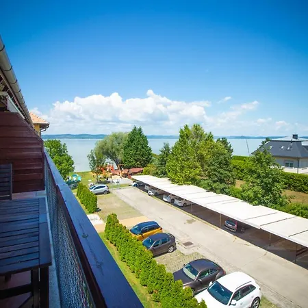 945 - A Balatonoszoedi Hullam Uedueloparkban Panoramas Apartmanban Szallas 公寓 *