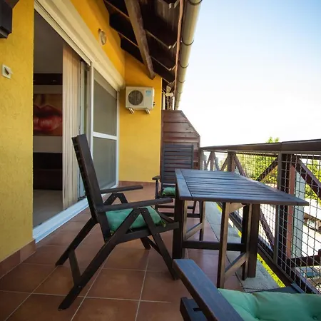 Apartamento 945 - A Balatonoszoedi Hullam Uedueloparkban Panoramas Apartmanban Szallas Balatonoszod