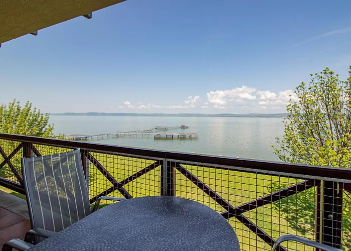 945 - A Balatonoszoedi Hullam Uedueloparkban Panoramas Apartmanban Szallas Apartamento *